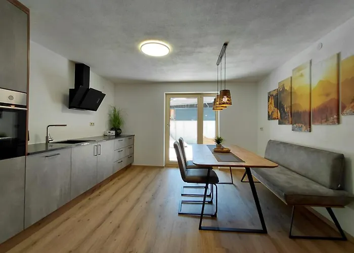 Haus Gstrein דירה *